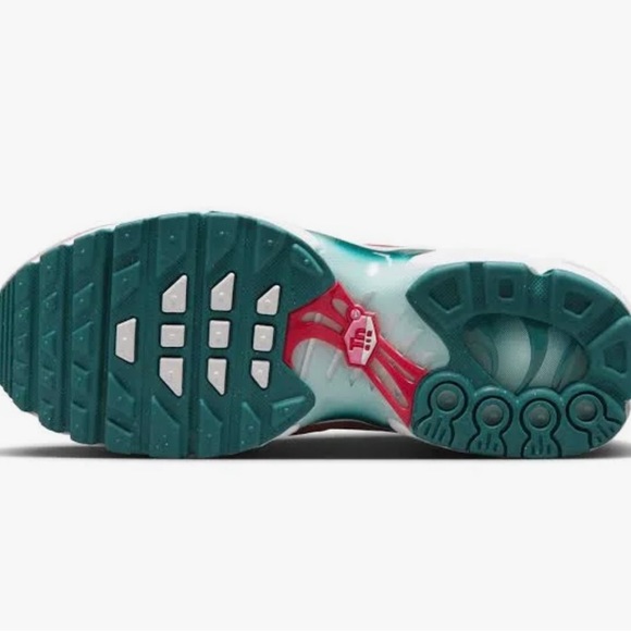 Nike Air Max Plus (GS) 4.5Y, New - Picture 11 of 11